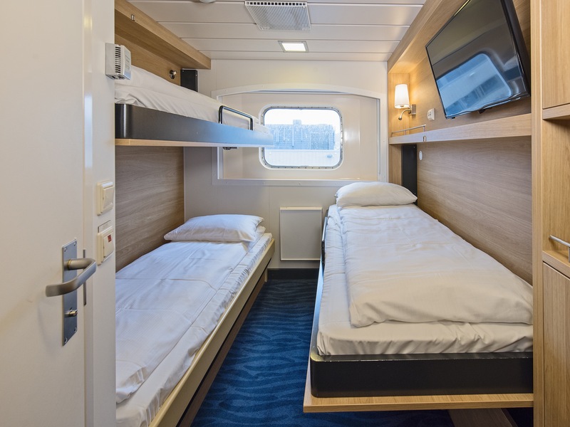 Polar Outside | Middle deck for up to 3 travellers